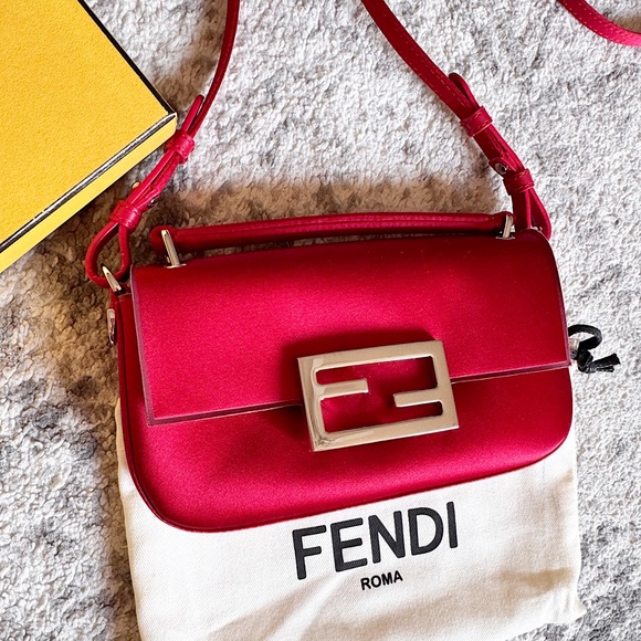 SOLD‼️Fendi mini baguette red satin crossbody bag phone pouch - Picture 4 of 11
